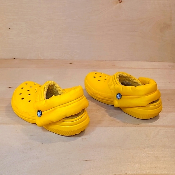 Crocs Neo Puff Yellow Faux Fur Lined Unisex Clogs - Picture 6 of 11